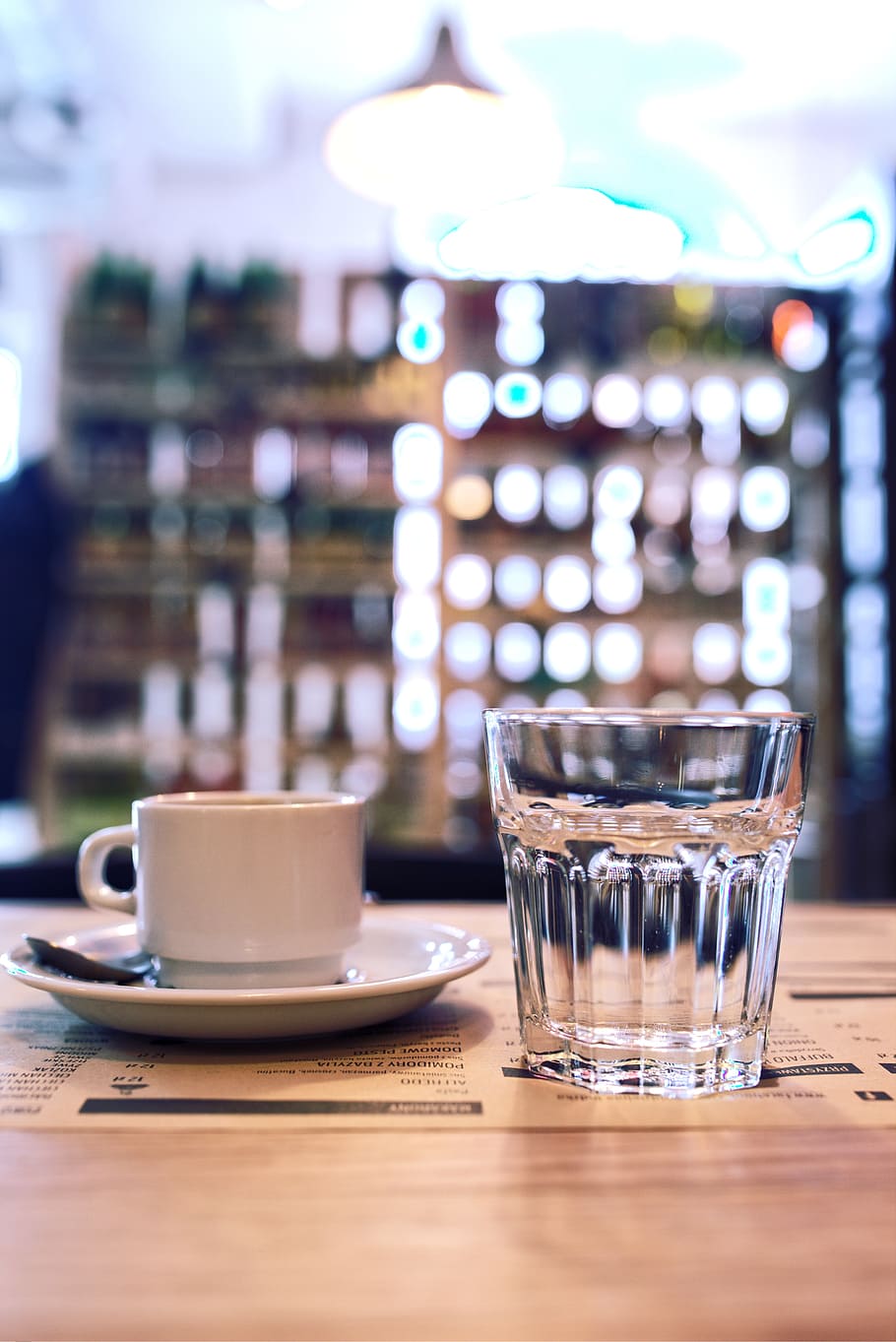 shallow focus photography of clear drinking glass beside teacup with saucer HD wallpaper
