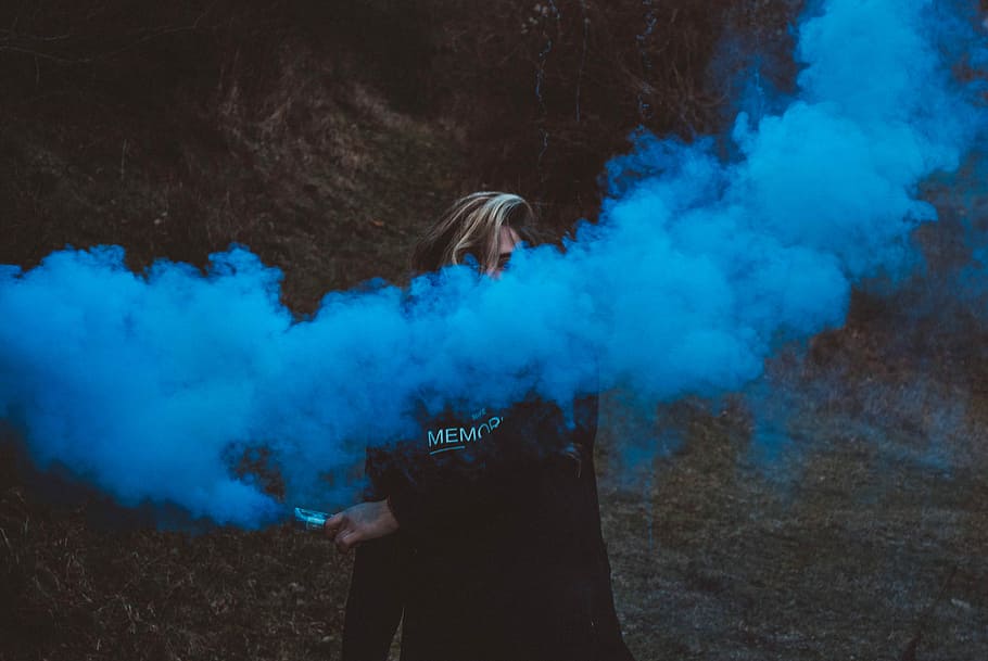 person holding blue smoke, man holding blue smoke device, cloud HD wallpaper