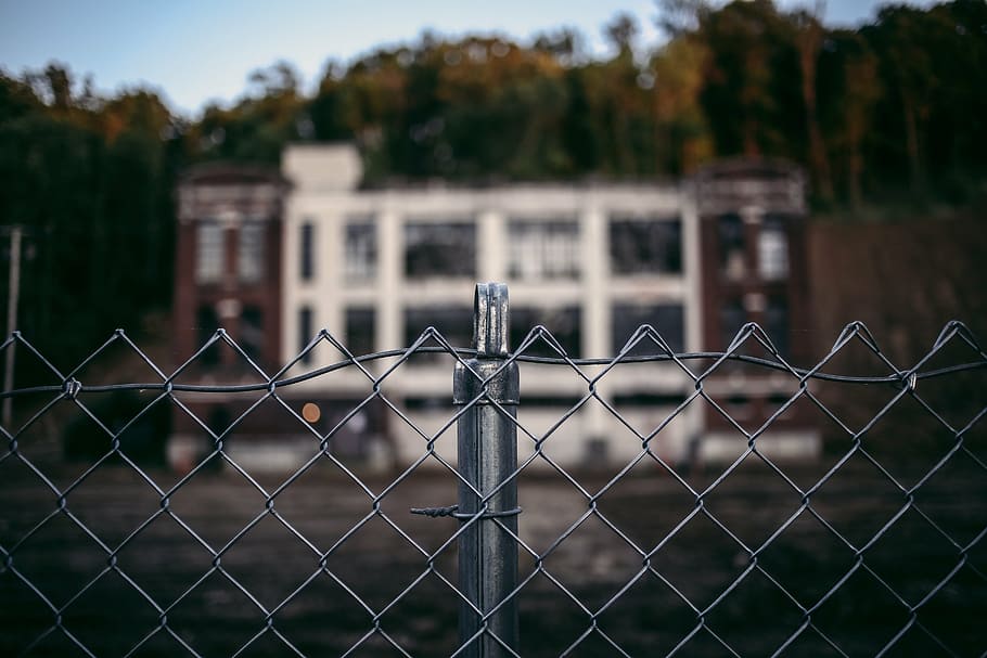 building, fence, macro, wire mesh, chainlink fence, security HD wallpaper