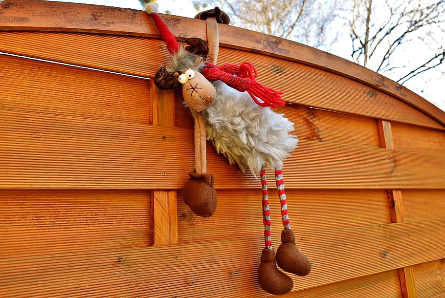 moose plush toy on wooden board, christmas, santa hat, depend HD wallpaper