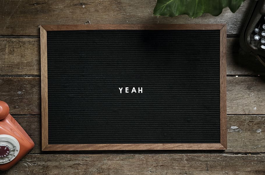 brown and black bulletinboard, blackboard, chalkboard, yeah HD wallpaper