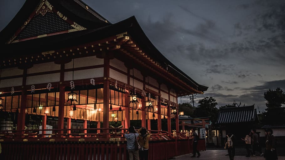 people standing in front of pagoda, people beside brown and white building HD wallpaper