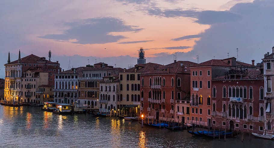 boats docked on body of water in front of houses, venice, italy HD wallpaper