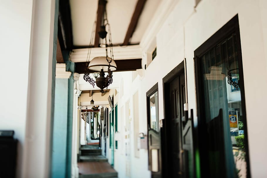 tilt shift photo of clear and black chandelier, white and black chimes hanging on patio HD wallpaper
