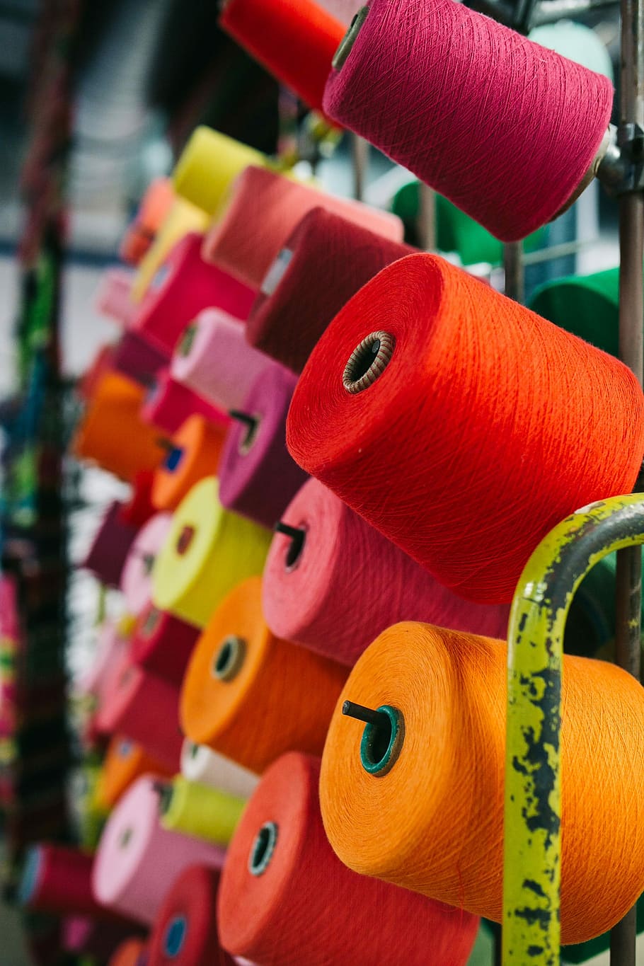 Big colorful Spool of Thread Sewing, hobby, colors, crafts, textile, HD wallpaper