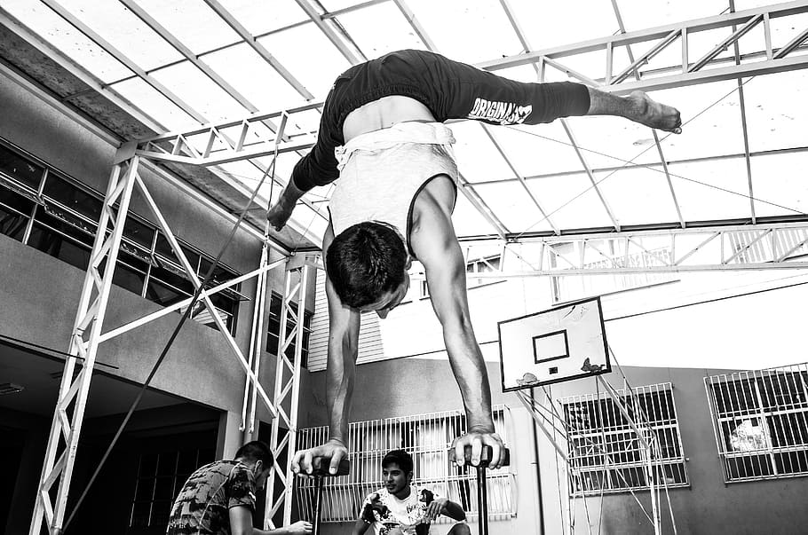 circus, force, bars, white, black, low angle view, real people HD wallpaper