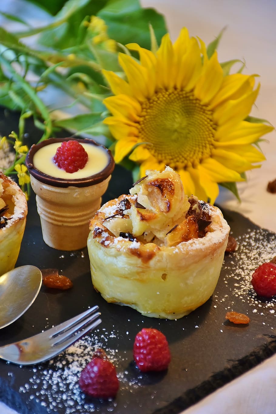 sunflower and rasberry on plate, strudel, apple strudel, apple muffin