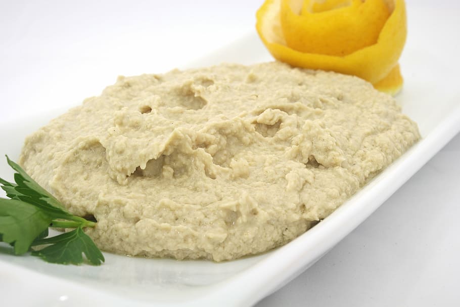 white ceramic plate, hummus, chickpeas, appetizer, cold appetizers HD wallpaper