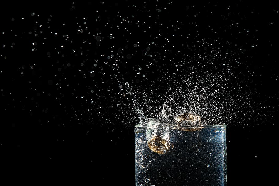 water on clear glass with ice, alliances, splash, against light, HD wallpaper