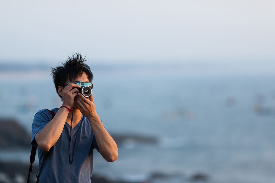 Photographer taking photo, technology, camera, lens, man, photography HD wallpaper