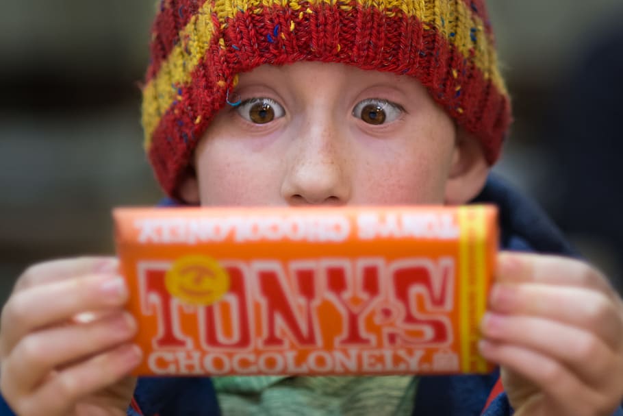 boy holding Tony's chocoloney pack, man holding Tony's chocolonely wrapper HD wallpaper