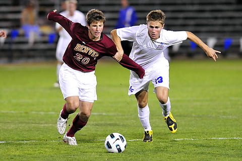 football players playing on field, soccer, competition, game HD wallpaper