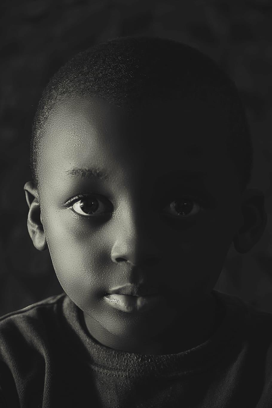 grayscale portrait photography of child, kids, black, dramatic portrait