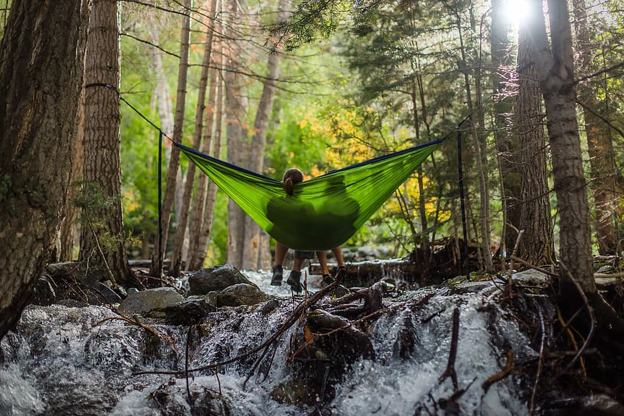 two person on green mesh hammock outdoor, two persons on green hammock HD wallpaper