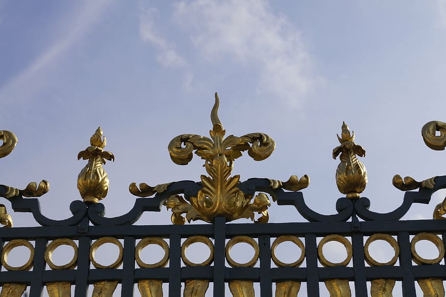 fence, gold, iron, forge, metal, grid, golden, pointed, limit HD wallpaper