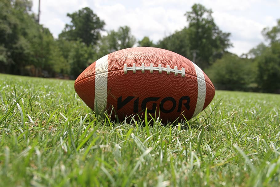 Vigor football pigskin on grass field, american football, sports, HD wallpaper