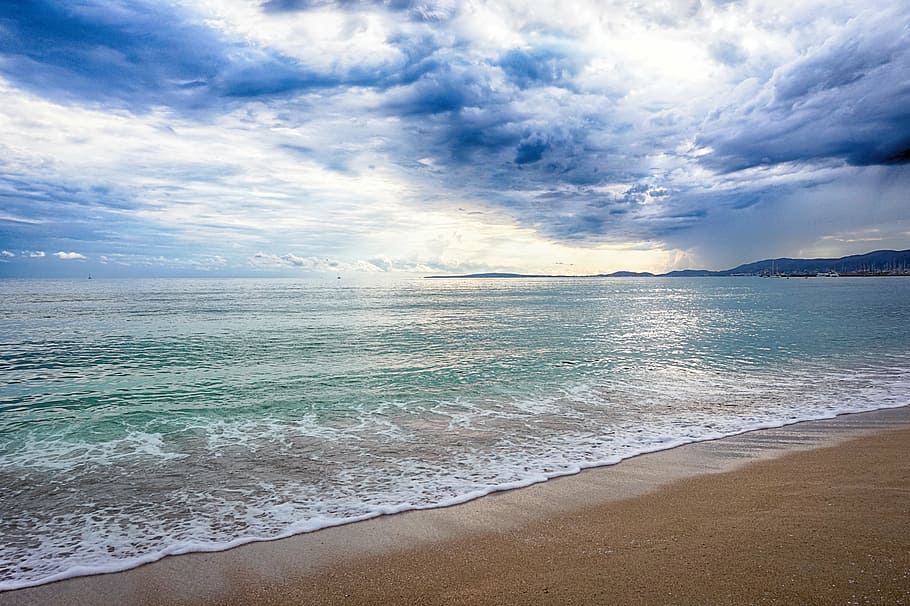 landscape photography of seashore under cumulus clouds, beach HD wallpaper