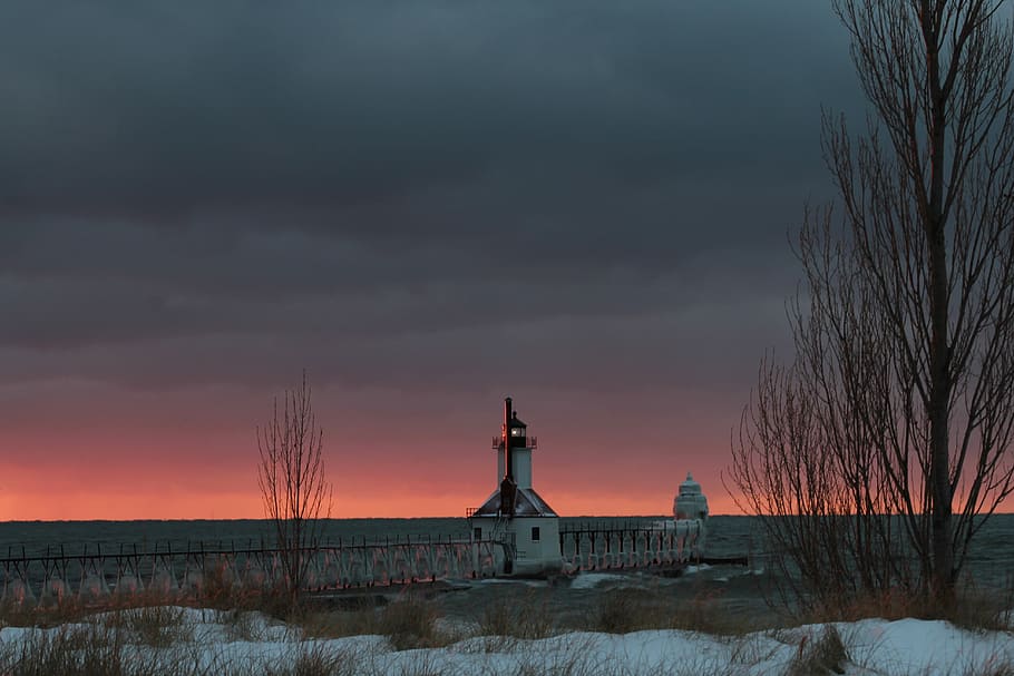 Frozen Lighthouse, house beside farm, winter, lake, cloud, sunset HD wallpaper
