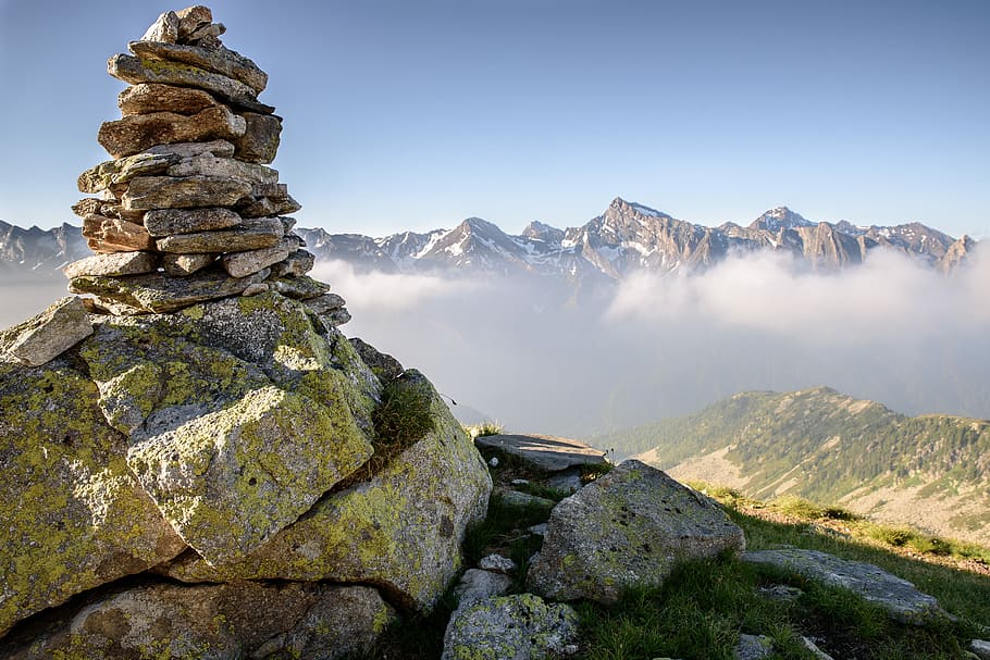 rock formation on mountain, landscape photography of rock fragments HD wallpaper