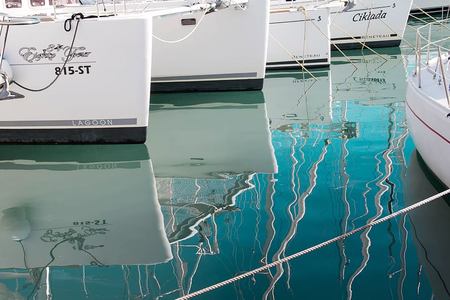 docked white boats, croatia, split, sea, yachts, reflection HD wallpaper