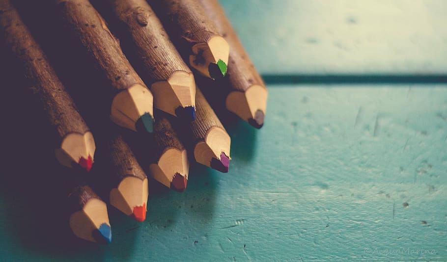 close up photography of assorted-color pencil lot, crayon, colored, HD wallpaper