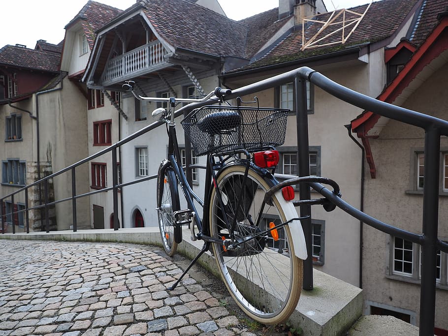 bike-wheel-stadtrad-bike-lock.jpg