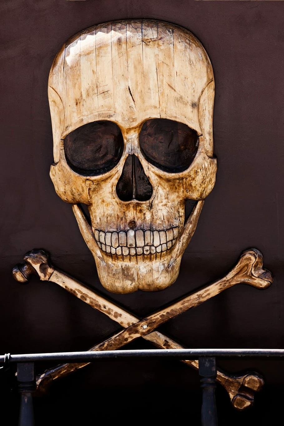beige skull wall decor, Horror, Pirate, Death, Bone, Sign, Dead, HD wallpaper