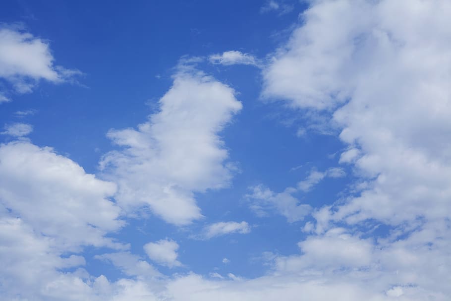 Красивый воздух. Голубая атмосфера. Фото облачного неба 2к.