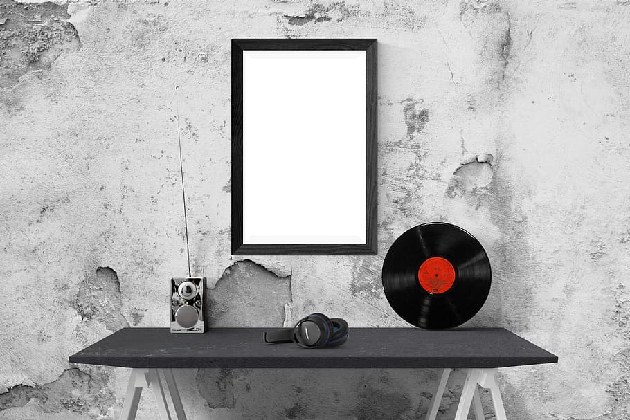 black wireless headphones on table with vinyl disc and mirror on wall, HD wallpaper
