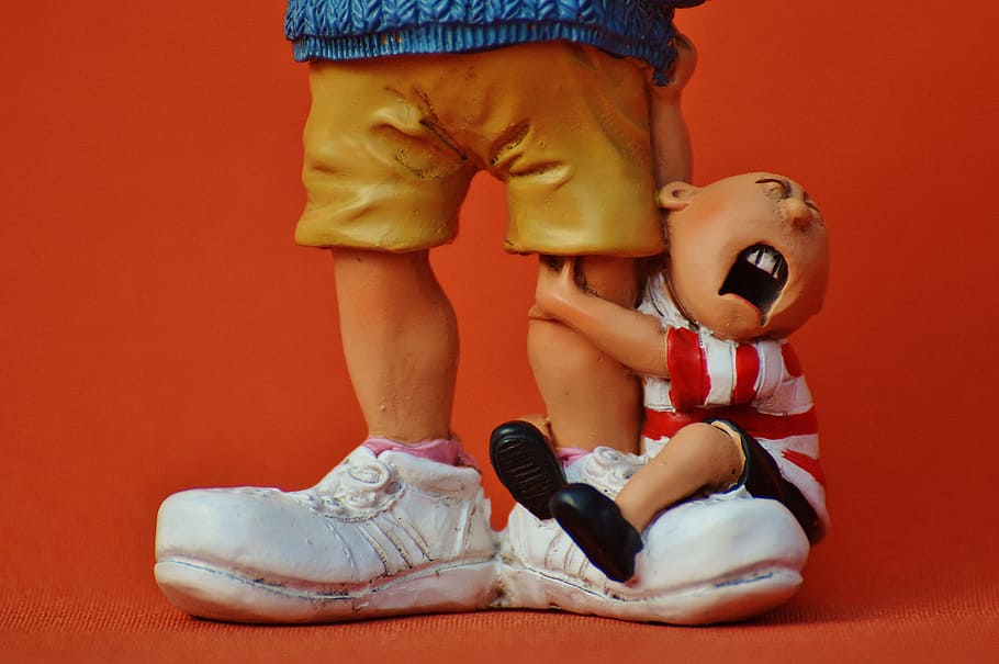 boy hugging man's foot figurine set, baby-sitter, children educator, HD wallpaper
