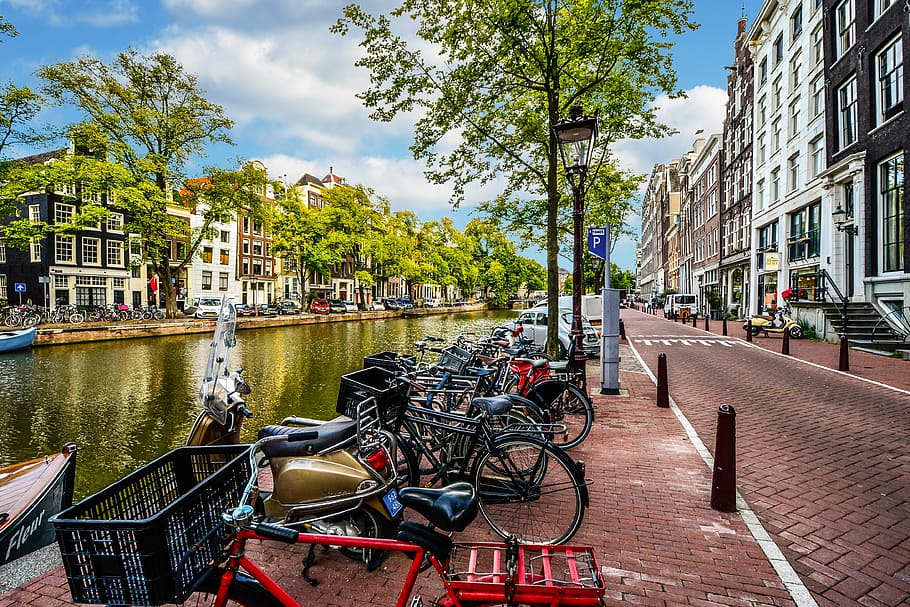 park bicycle near the body of water, amsterdam, street, canal, HD wallpaper