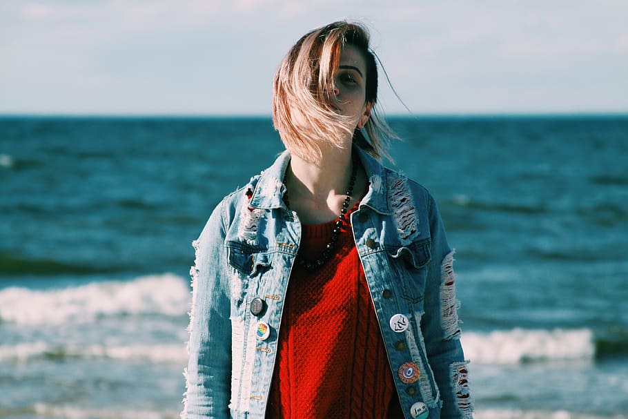 woman wearing blue denim jacket standing near body of water, woman standing near sea HD wallpaper