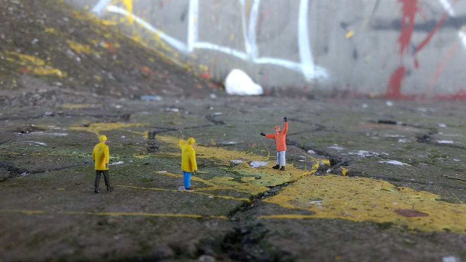 road construction, graffiti, miniature figures, repair, workers, HD wallpaper