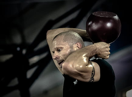 man wearing black shirt holding red ball on back, Kettlebell HD wallpaper