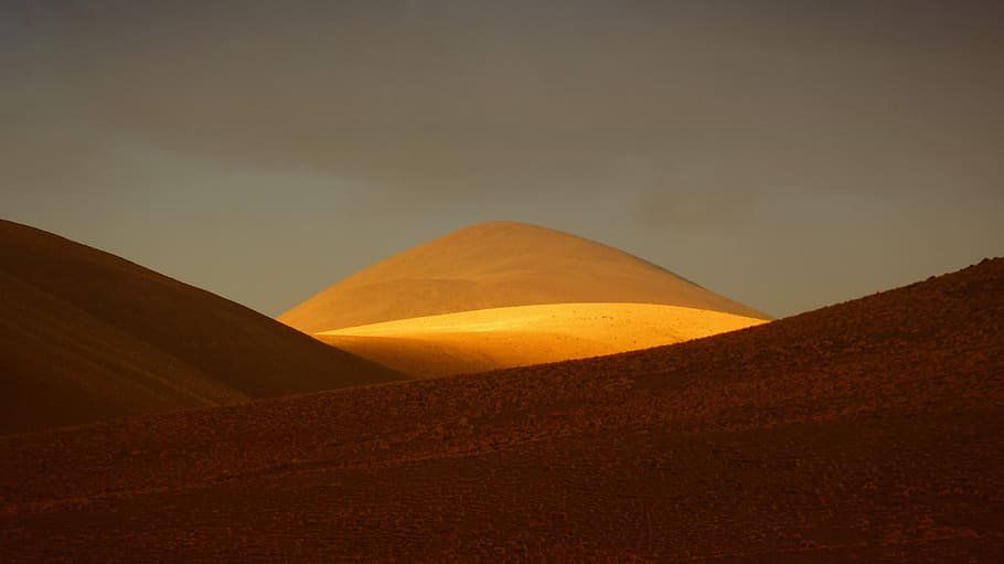 brown desert, hill, mountain, andes, sunlight, golden, dessert HD wallpaper