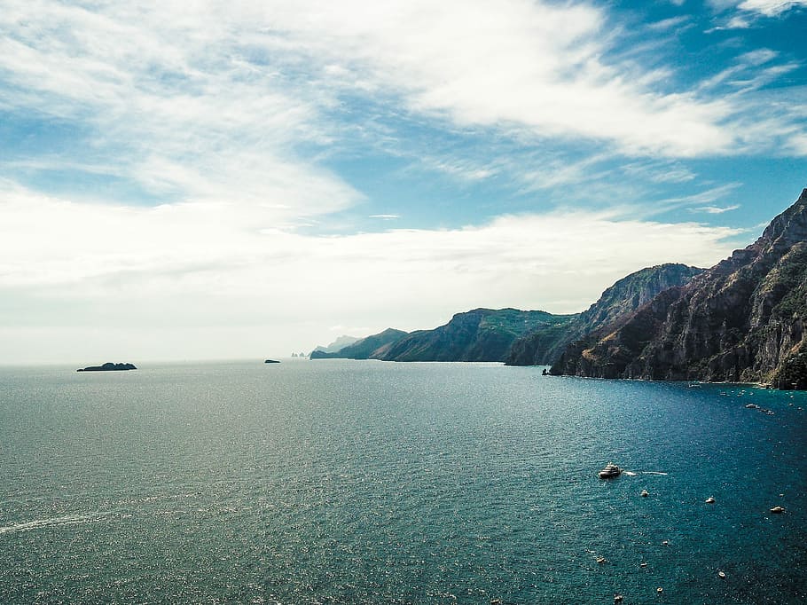 blue body of water, mountain near sea under blue sky, cloud, ocean HD wallpaper