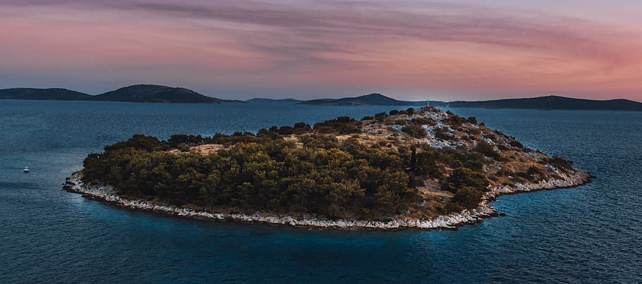 Island Covered in Trees Surrounded by Body of Water, bay, beach HD wallpaper