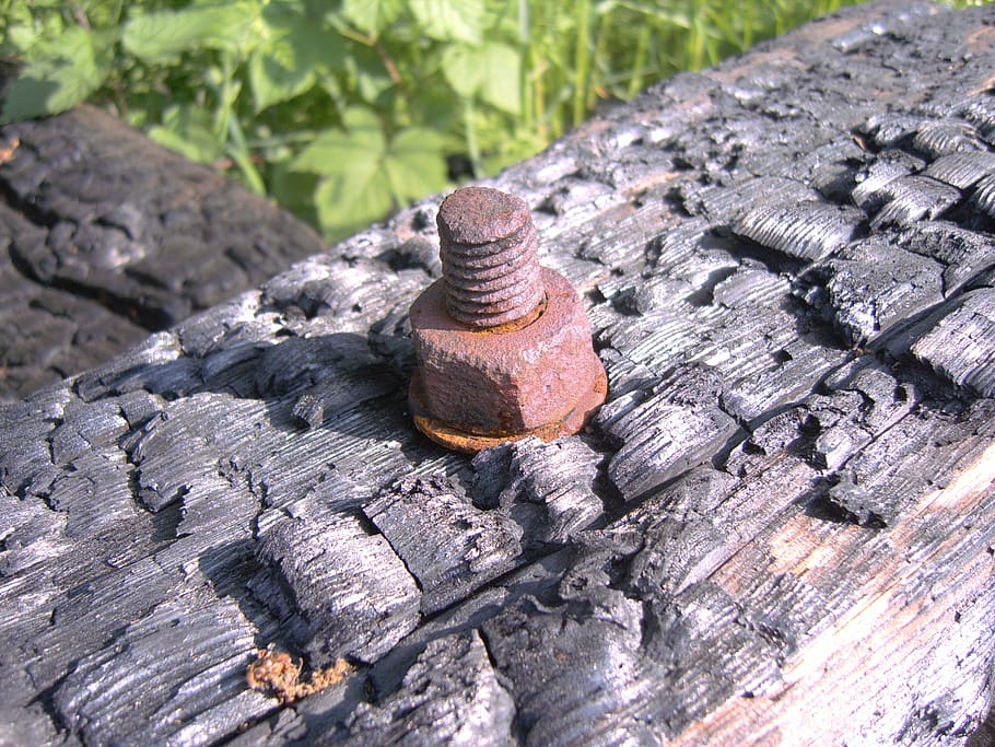 rust, iron, fire, burned, screw, thread, mother, wood - material HD wallpaper