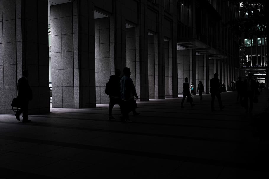 group of people walking near building at night time, dark, pillar HD wallpaper