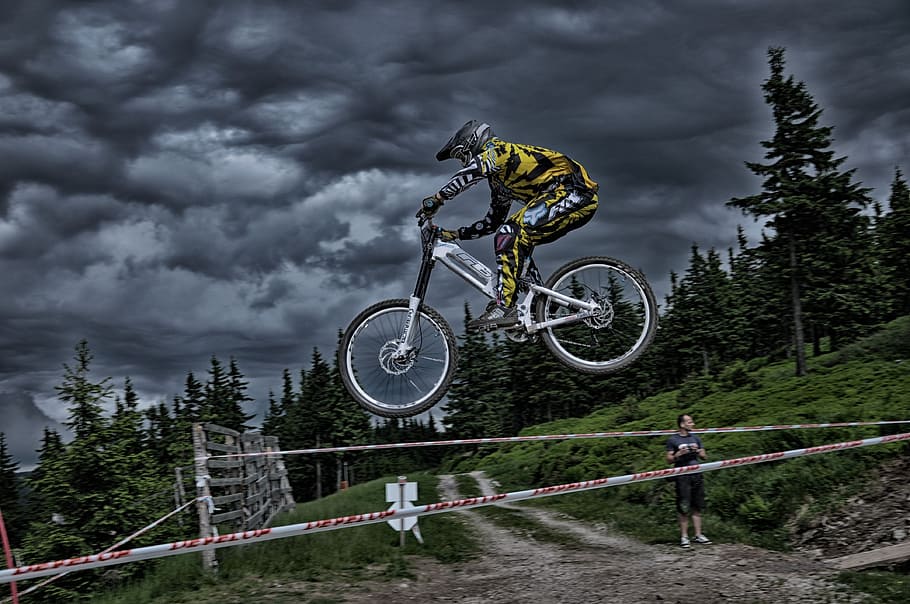fables, spindleruv mlyn, sport, transportation, mid-air, motion HD wallpaper