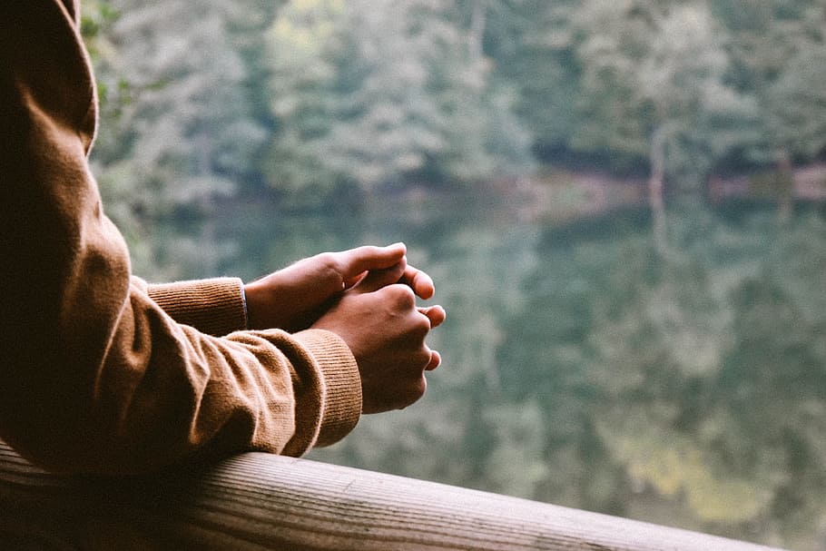 tilt-shift photography of person in brown jacket, person leaning front on brown wooden bar HD wallpaper
