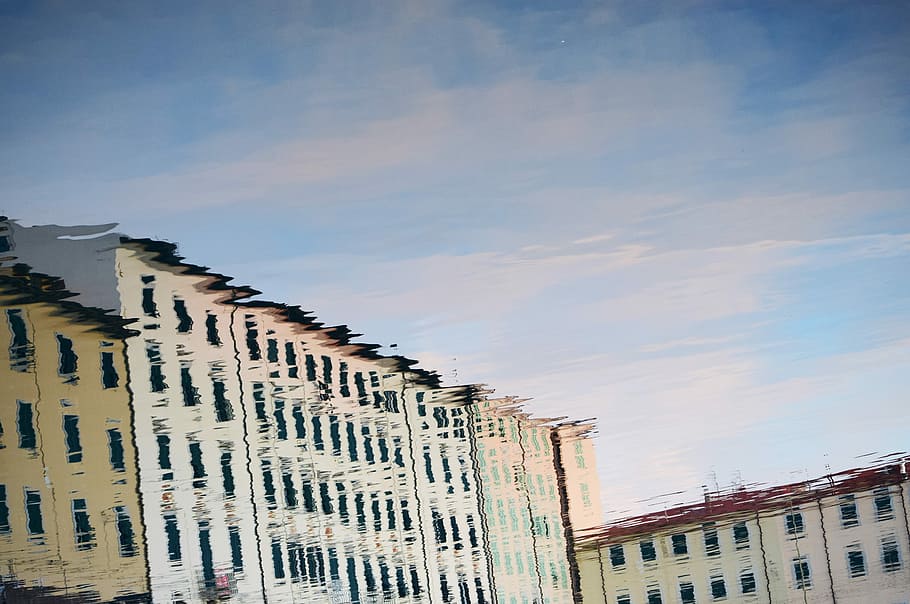 white building photography, white concrete building under blue sky at daytime HD wallpaper