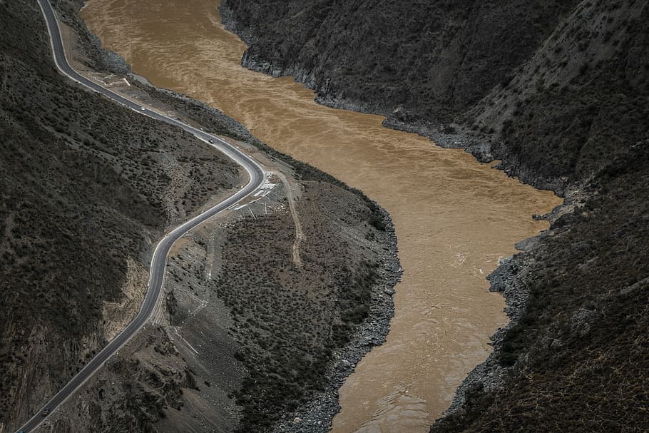 aerial view of river near concrete road, bird's eyeview photo of gray pavement near raging body of water HD wallpaper