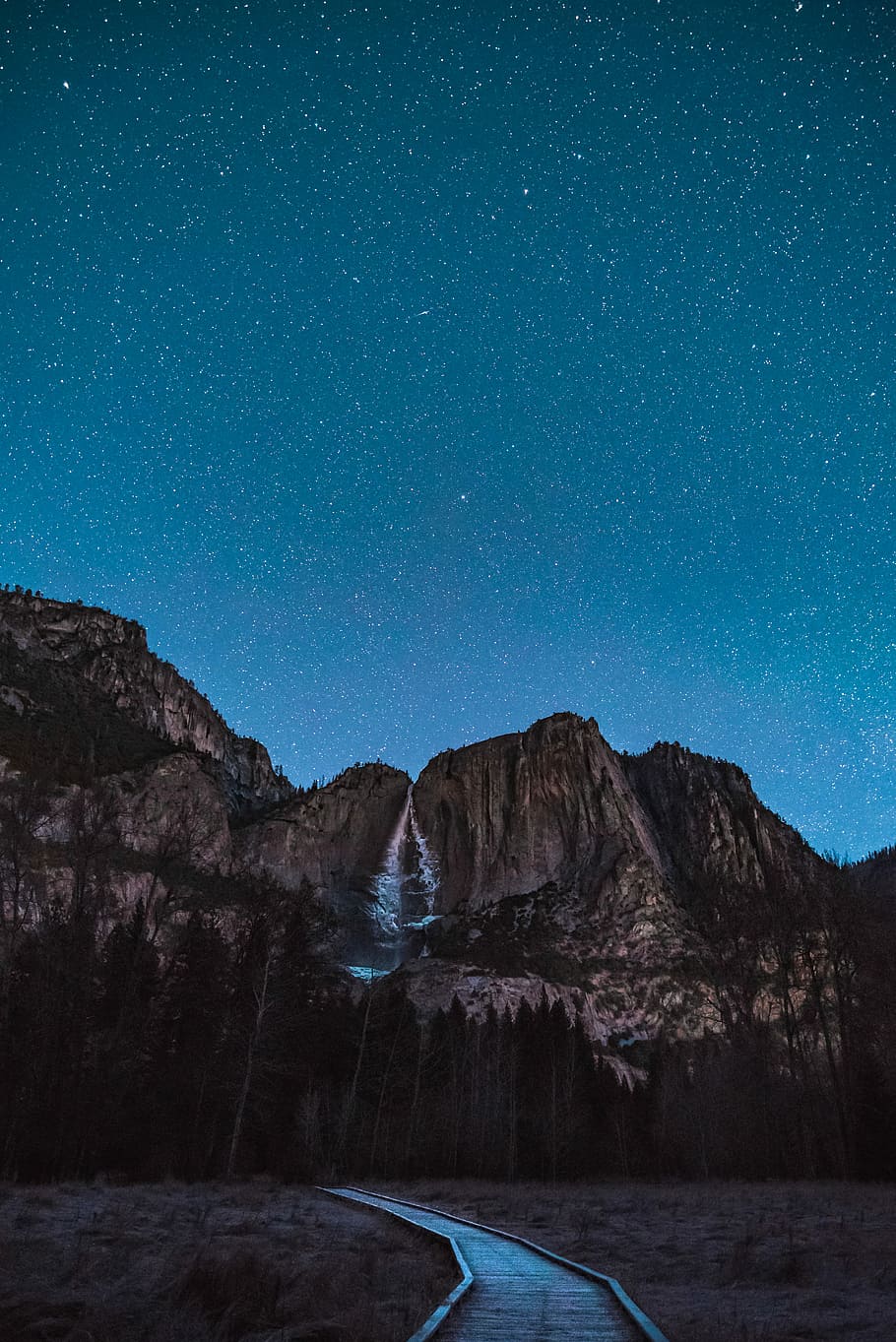 Yosimete Falls under starry sky during daytime, low-angle photo of waterfalls surrounded by mountains HD wallpaper