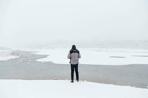 man standing in the middle of snow field, people, alone, winter HD wallpaper