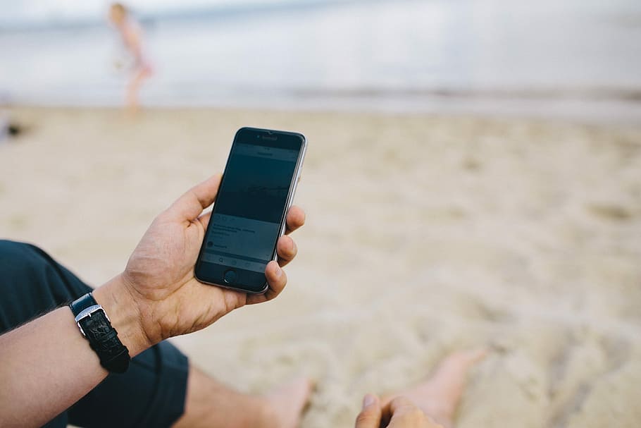 Together at the beach, sand, summer, tech, technology, phone HD wallpaper