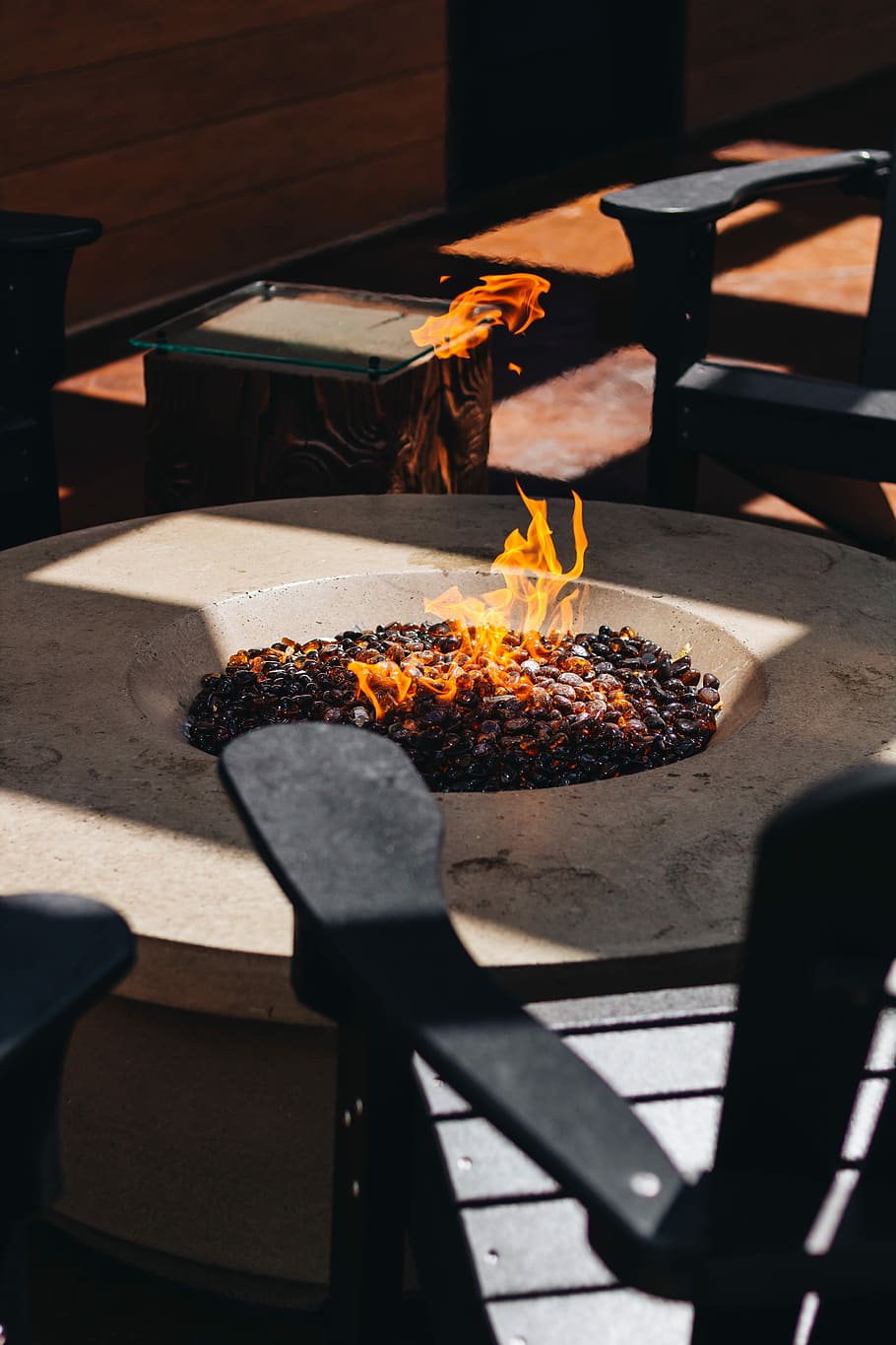 round firepit field with fired charcoal, fired firepit, stone HD wallpaper