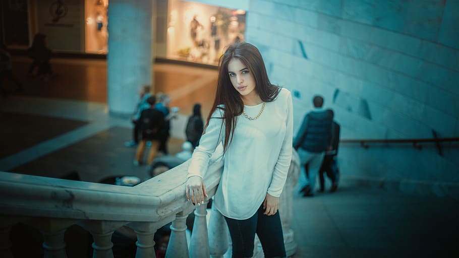 woman in white long-sleeved top, stylish, beautiful, young HD wallpaper