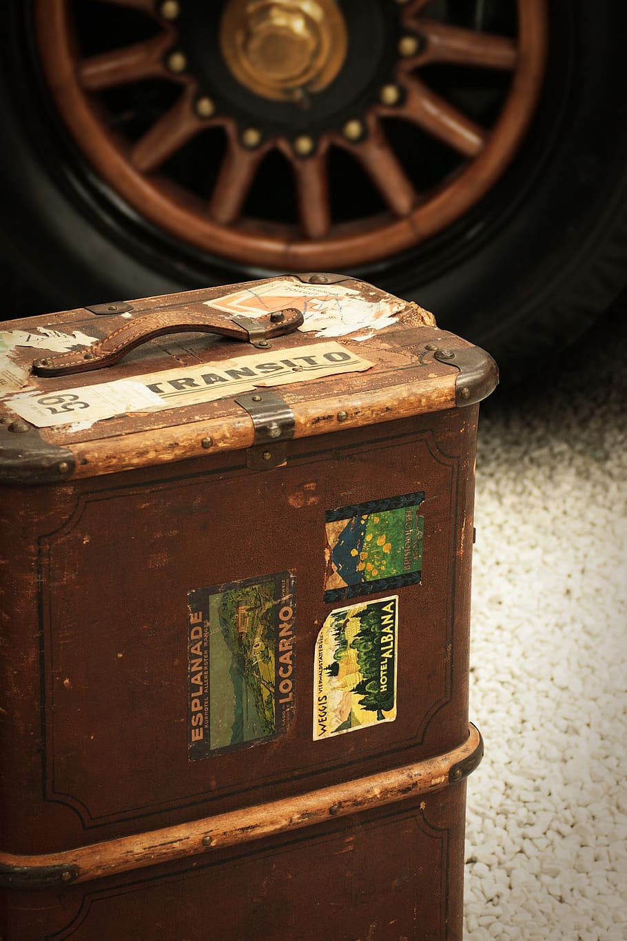 luggage, travel, retro, wheel, auto, wood, brown, sticker, wagon wheel, HD wallpaper