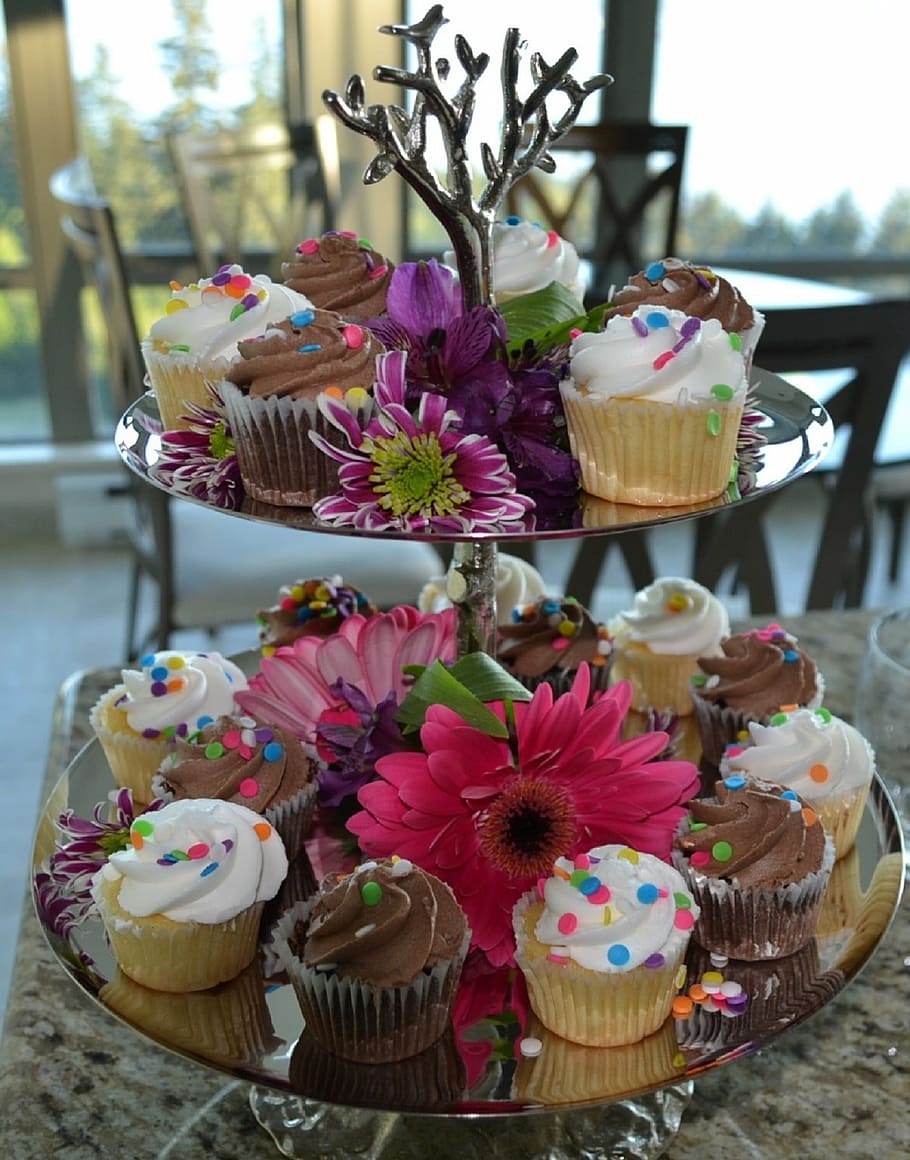 cupcake, desert, wedding cupcake, sweet food, indulgence, freshness HD wallpaper